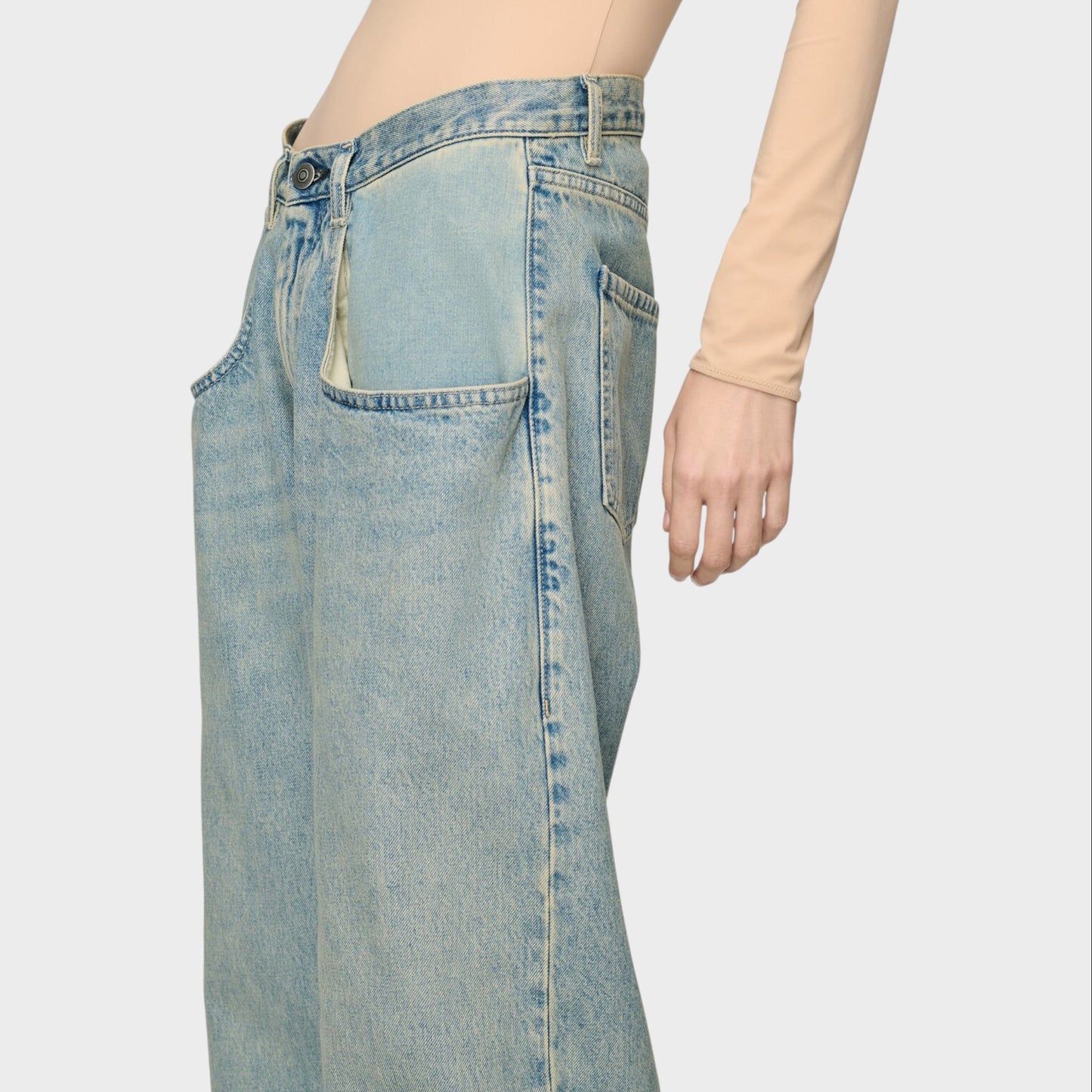 Tasoni Maison Margiela ice blue denim straight leg jeans with 5 pockets and a unique pocket overlay detail.
