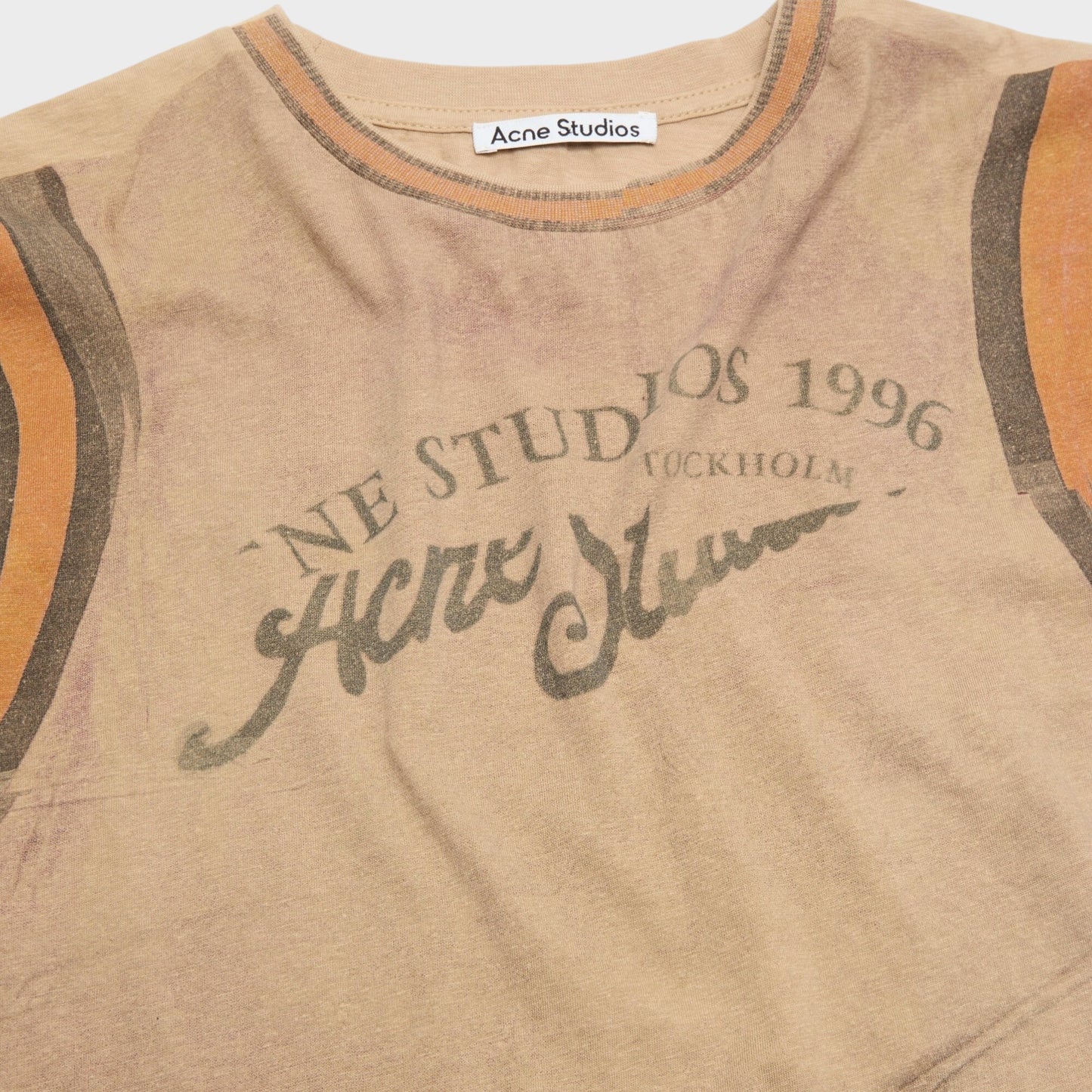 Tasoni Acne Studios sand beige cotton regular crew neck t-shirt with logo print and striped sleeves.