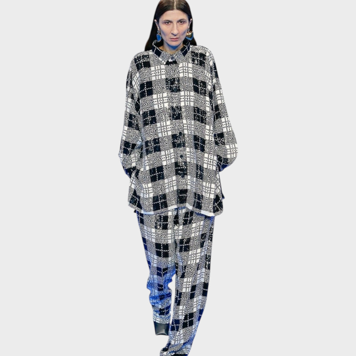 Tasoni Balenciaga oversized black and white checkered shirt in cotton and silk with sequin embroidery on a model
