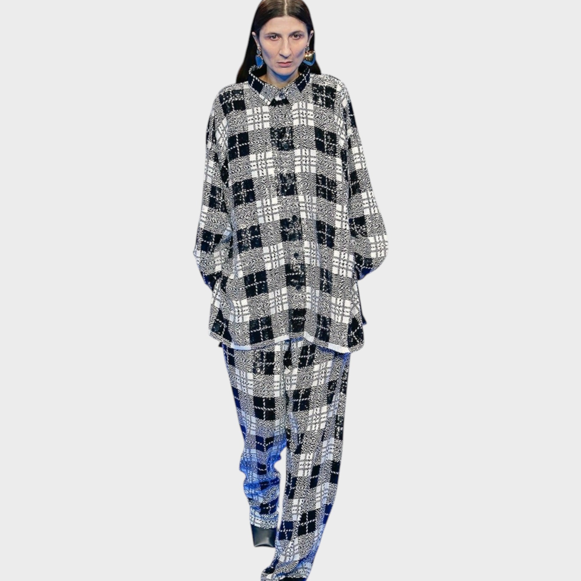 Tasoni Balenciaga oversized black and white checkered shirt in cotton and silk with sequin embroidery on a model