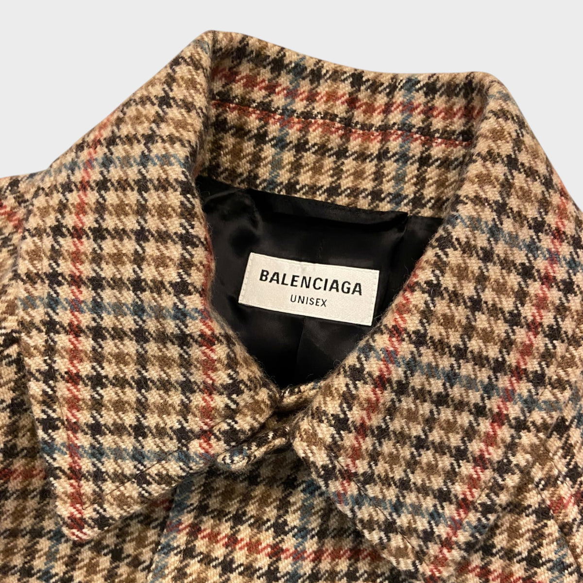 Tasoni Balenciaga wool brushed houndstooth blazer with a classic collar and unisex label detail.