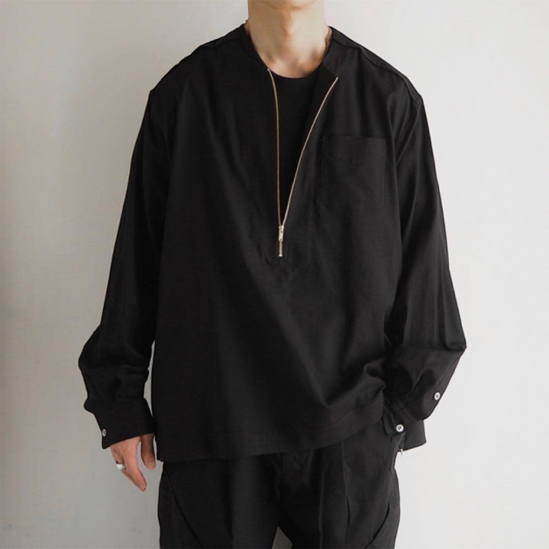 Tasoni black cotton blend zip-up overshirt with a chest pocket and buttoned cuffs.