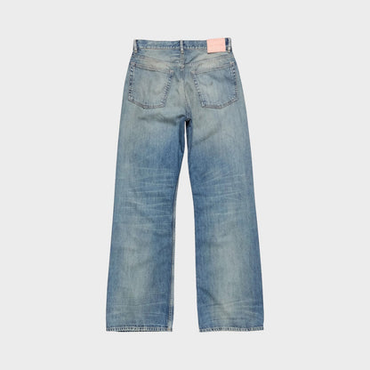 Tasoni mid blue cotton mid waist flare leg denim jeans with pink logo patch.