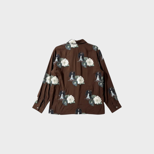 Tasoni brown long-sleeve shirt with white floral and figure embroidery. Button-up collar, classic fit.