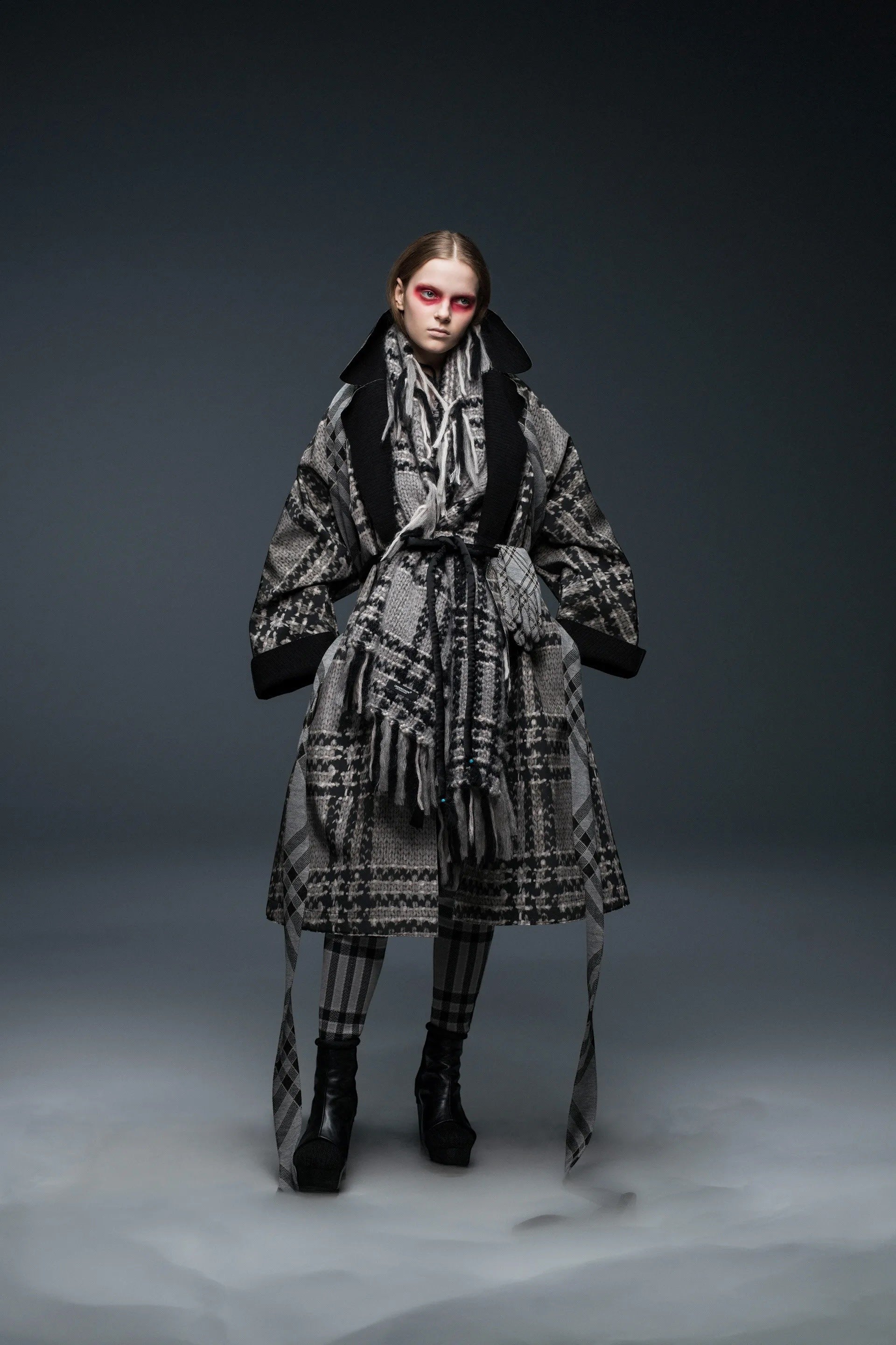 Tasoni grey and black oversized kimono coat with knit print, fringe scarf, and matching plaid leggings.