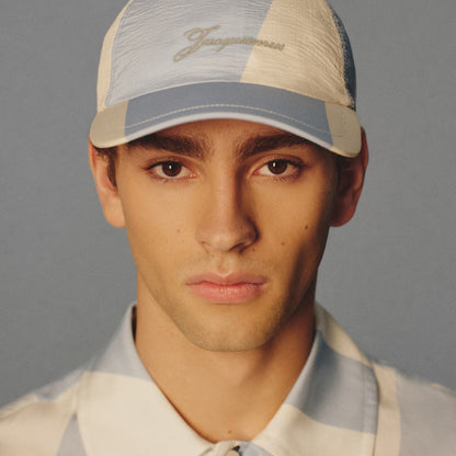 Tasoni Jacquemus Baluchon baseball cap with maxi stripes print in blue and cream nylon.