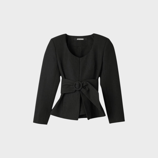 Tasoni Jacquemus La Veste Miami black fitted jacket with a belted waist and structured silhouette.