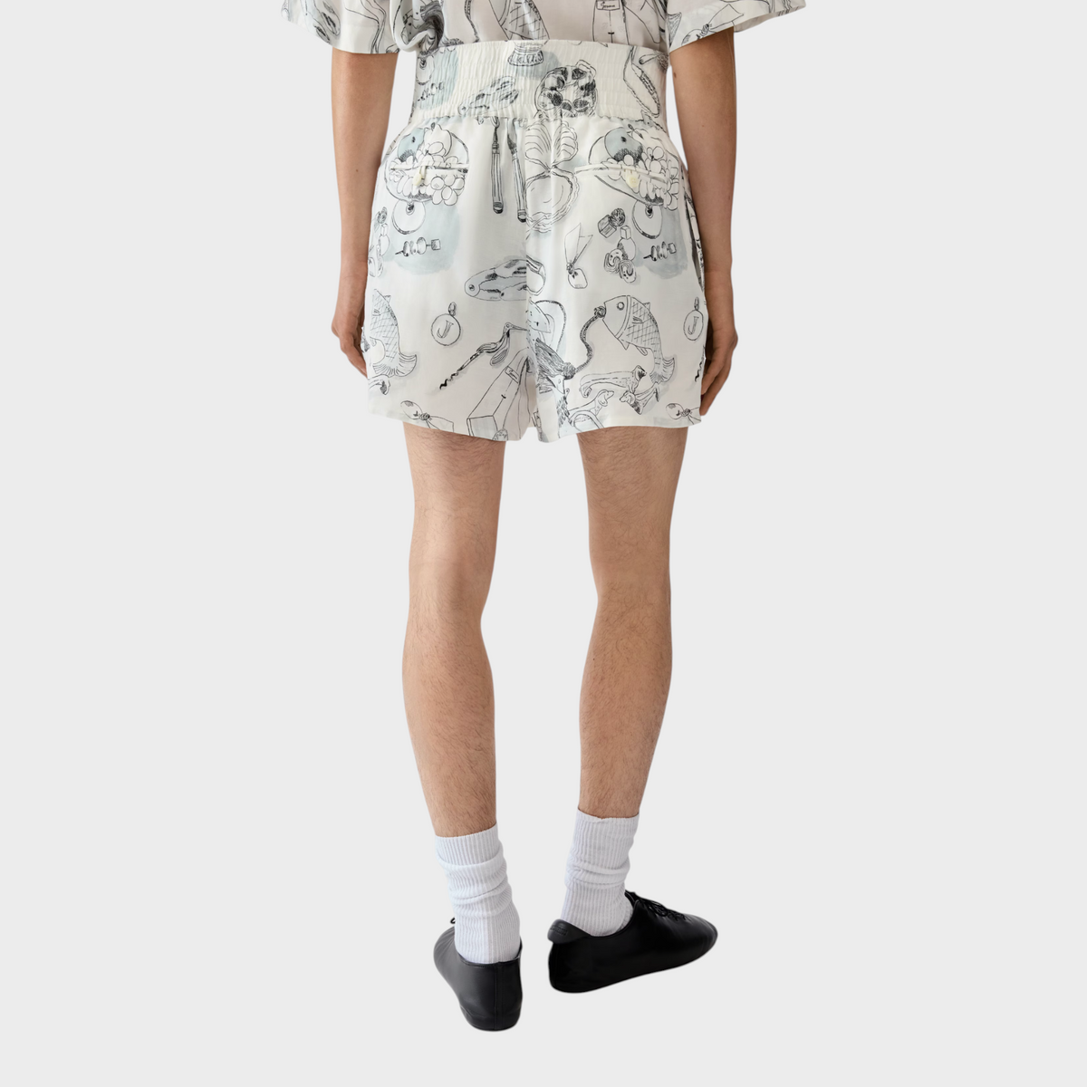 Tasoni Jacquemus Le Boxer Shorts in white with black graphic print, featuring an elastic waistband, back view.