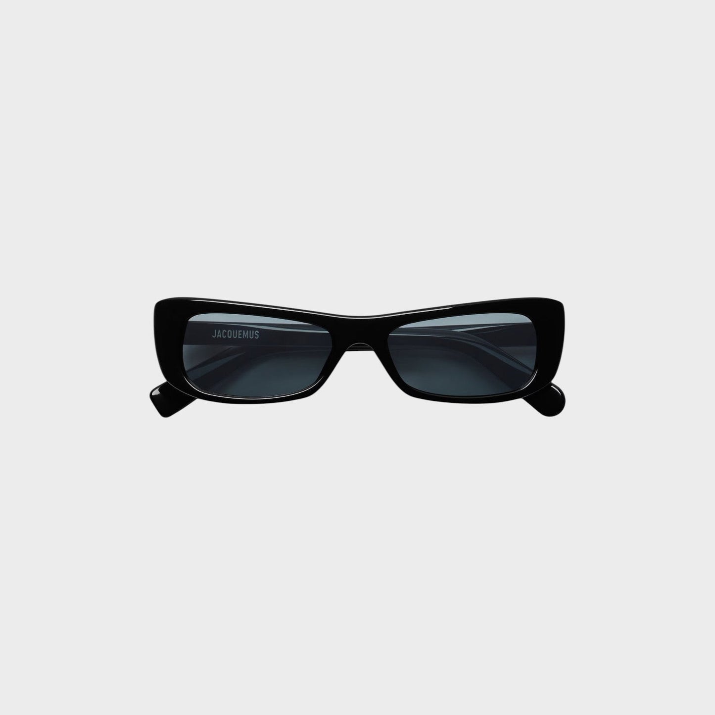 Tasoni Jacquemus Les Lunettes Capri black rectangular sunglasses with dark lenses and subtle logo detail.