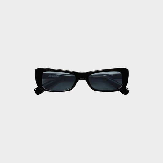 Tasoni Jacquemus Les Lunettes Capri black rectangular sunglasses with dark lenses and subtle logo detail.