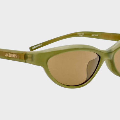 Tasoni Jacquemus Les Lunettes Curvo sunglasses in dark green matt with brown lenses and subtle branding on the arm.