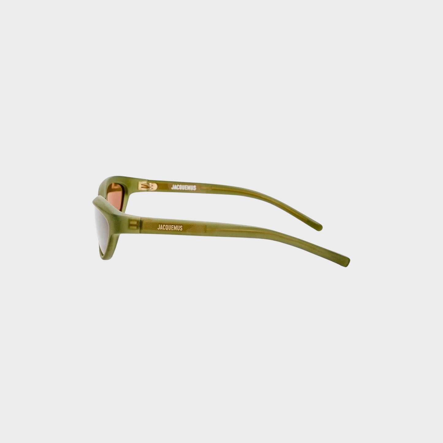 Tasoni Jacquemus Les Lunettes Curvo sunglasses in dark green matte with tinted lenses and logo detail.