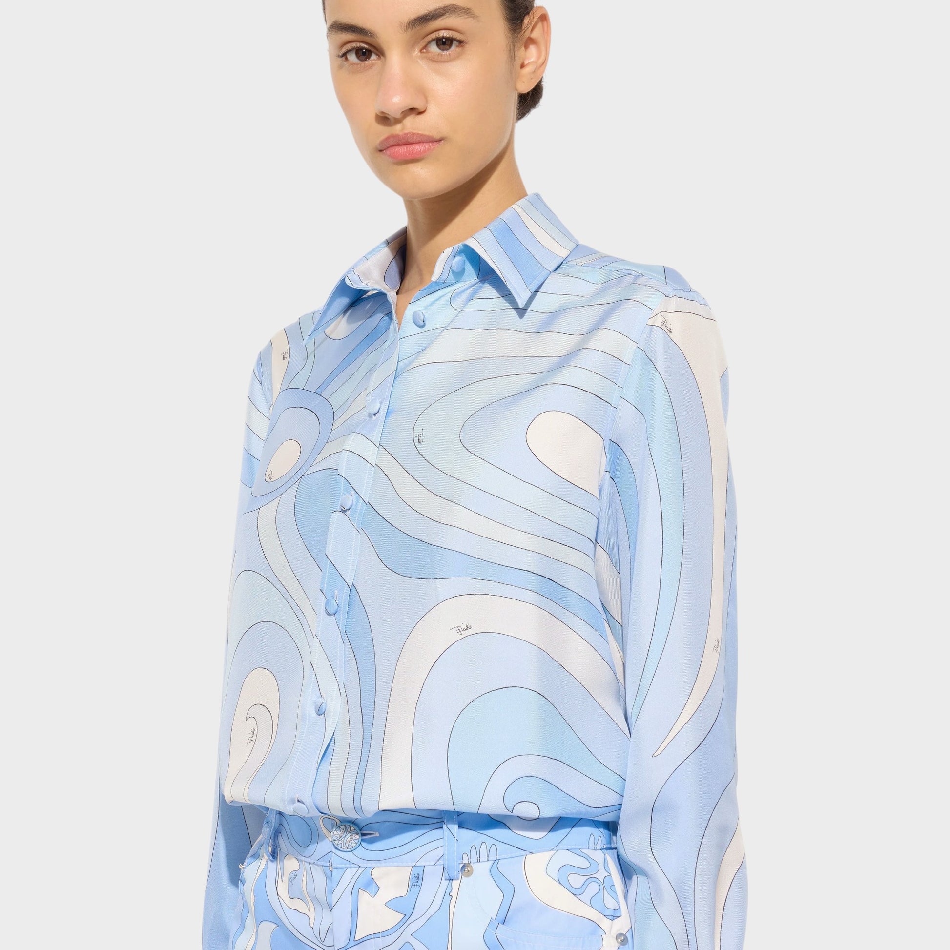 Tasoni pale blue silk classic shirt with Marmo print and button-up front. Model is wearing matching trousers.