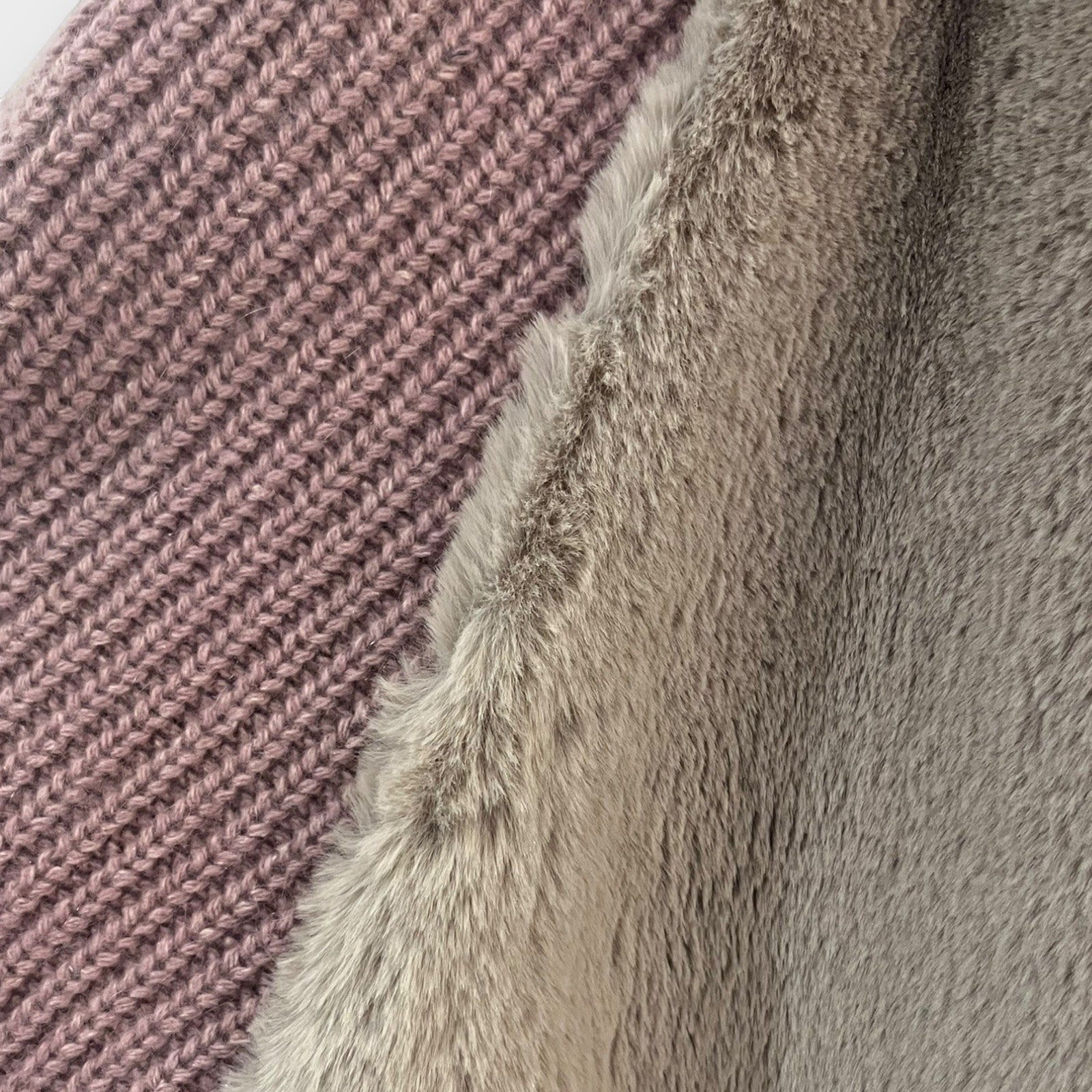 Tasoni dark pink cashmere knit sleeves coat with grey faux fur trim