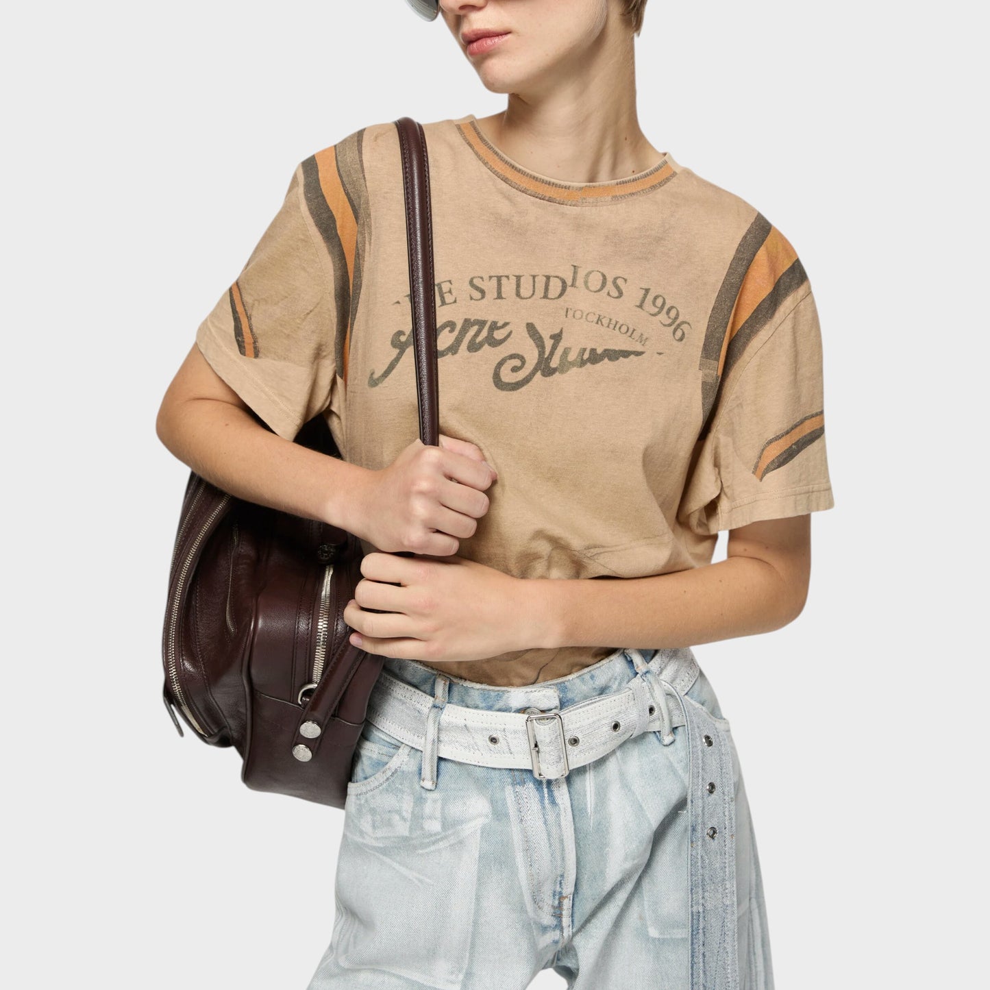 Tasoni sand beige cotton regular crew neck t-shirt with logo print and striped sleeves.