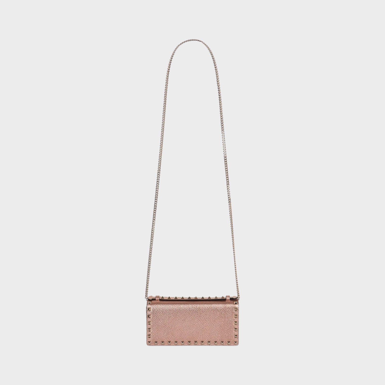 Tasoni Valentino Rockstud wallet in rose gold metallic leather with pyramid stud detailing and silver chain strap.